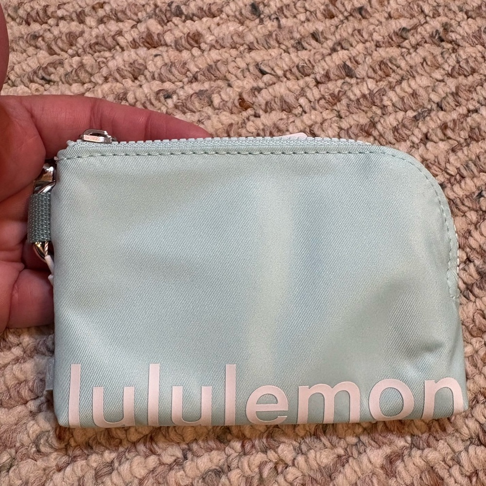Lululemon Athletica Ideal Mint and White Clippable Card Pouch